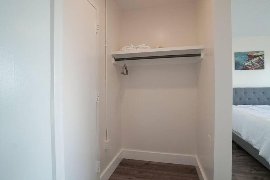 גדסדן Newly Renovated 1 Bedroom Apartment Near Downtown מראה חיצוני תמונה