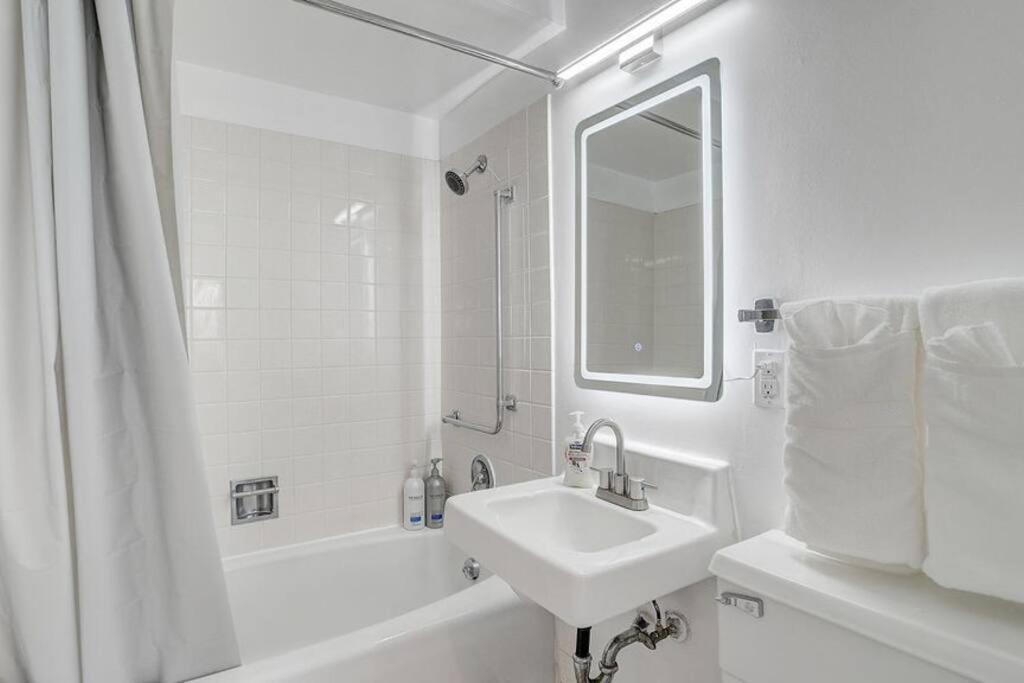גדסדן Newly Renovated 1 Bedroom Apartment Near Downtown מראה חיצוני תמונה